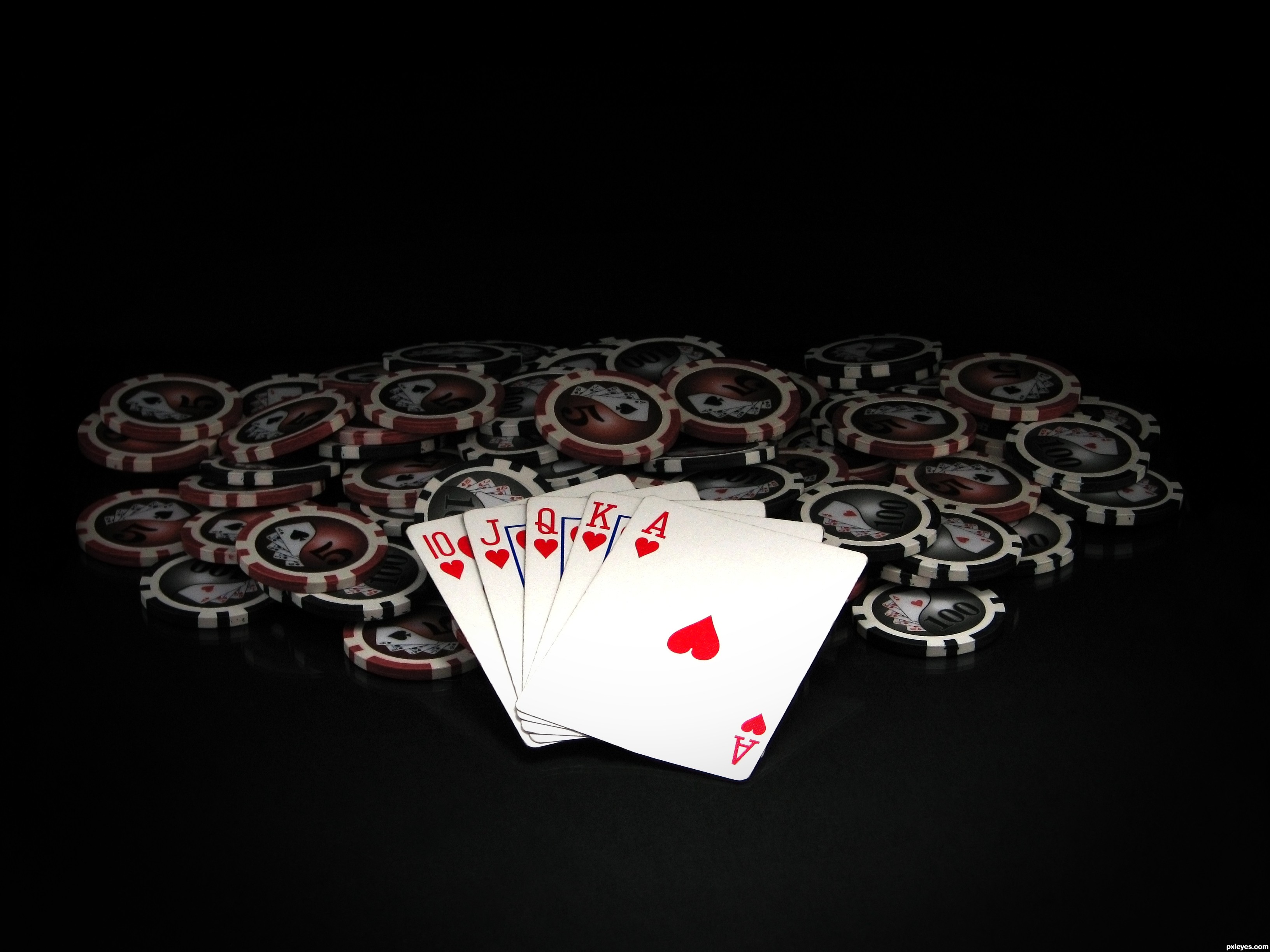 Картинки про карты. Покер. Покер обои. Покерный стол с картами. Покерные фишки на столе.